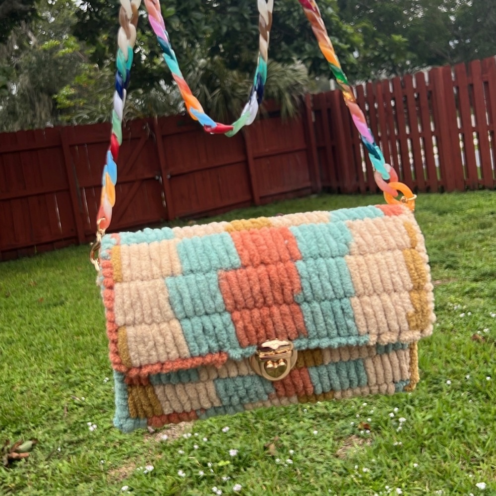 HANDMADE!! 👛 - Picture 1 of 2